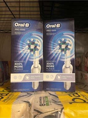 Oral-B Pro 1000 Rechargeable Toothbrush - Blue/White